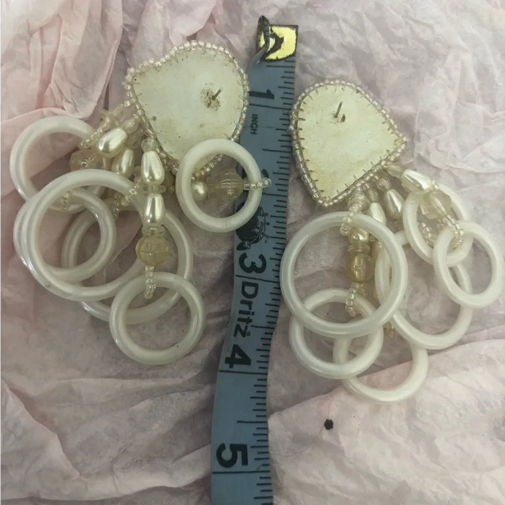 Vintage White Faux Pearl Dangling Earrings Circle Bead square top y2k rare